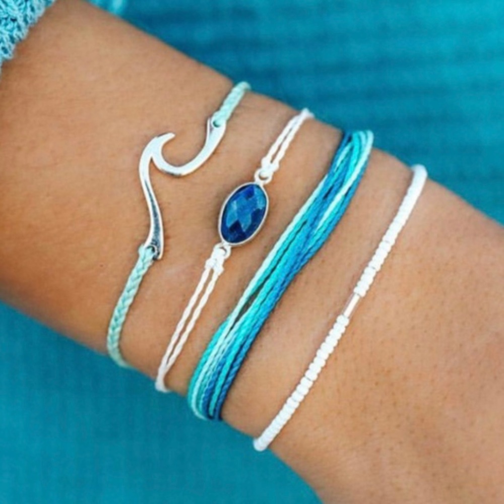 Pura Vida monthly club january 2019 blue and white bracelet set
